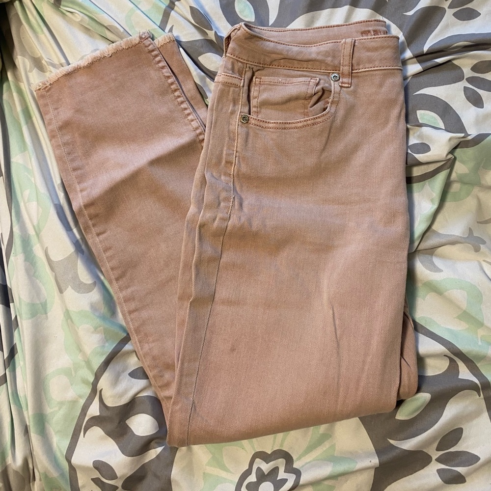 Maurice’s baby pink women’s skinny jeggings. Size 9/10.